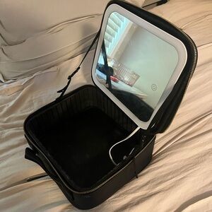 Light up makeup case